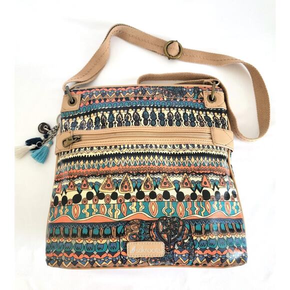Sakroots Flat Cross Body colorful patterned Vegan and PETA certified Bag w/Charm - Picture 2 of 7